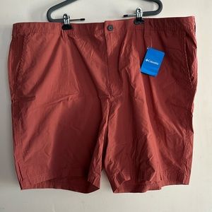 Men’s Columbia size 52 washed out short